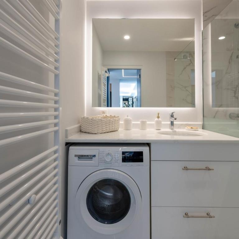 Spacious 1-Br Apartment with Terrace Heart of Cannes - Apartment - 24