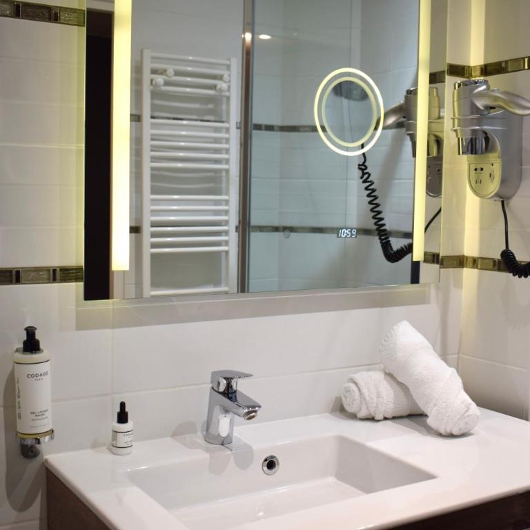 Le Trophée Boutique Hôtel Spa- La Loggia Appart'hôtel - Chambre Velours - 3