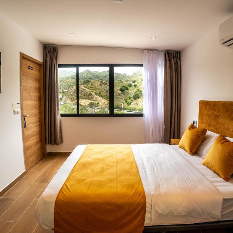 Novaotel Malaga - Habitación Doble con vistas a la montaña - 9