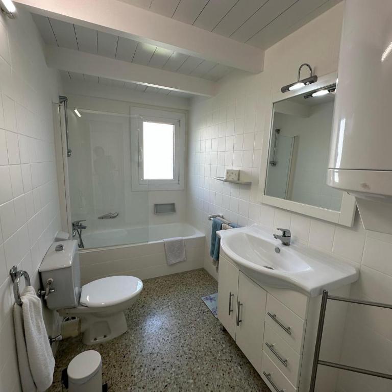 Impresionantes vistas del mar en Roses, Canyelles AV-37 - Two-Bedroom Apartment - 8