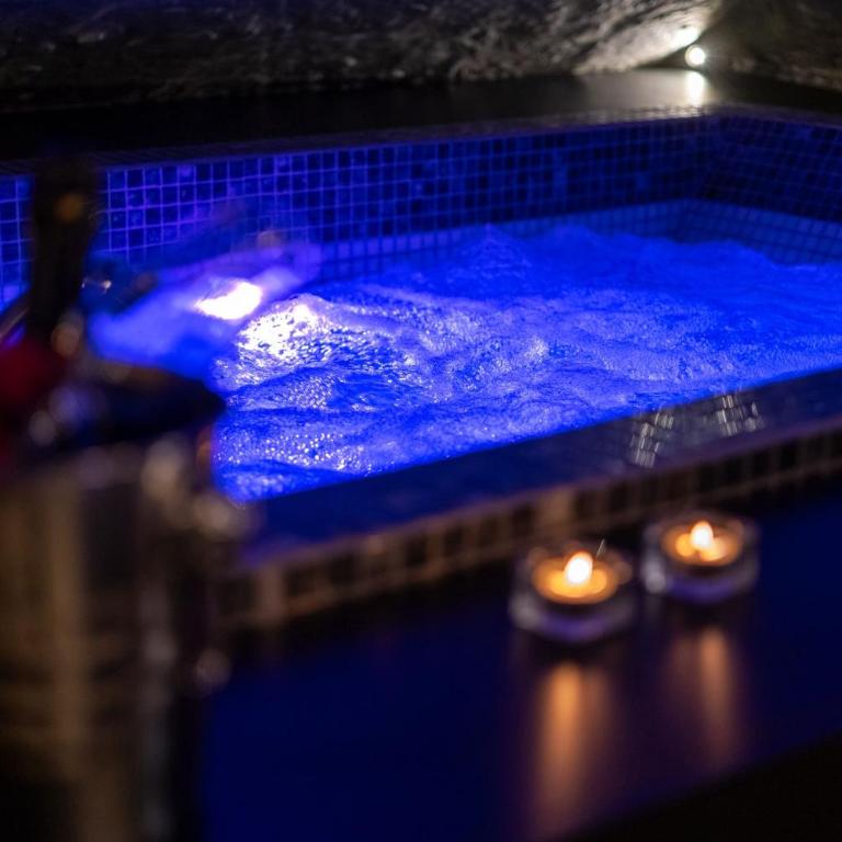 SuiteFrattini Private Spa - Chambre Lit King-Size avec Baignoire Spa - 4