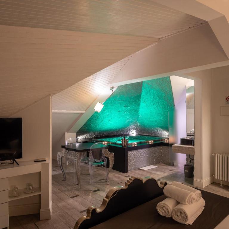 SuiteFrattini Private Spa - Chambre Lit King-Size avec Baignoire Spa - 13