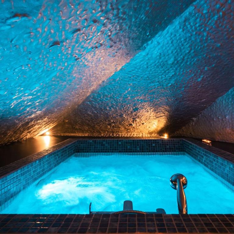 SuiteFrattini Private Spa - Chambre Lit King-Size avec Baignoire Spa - 3