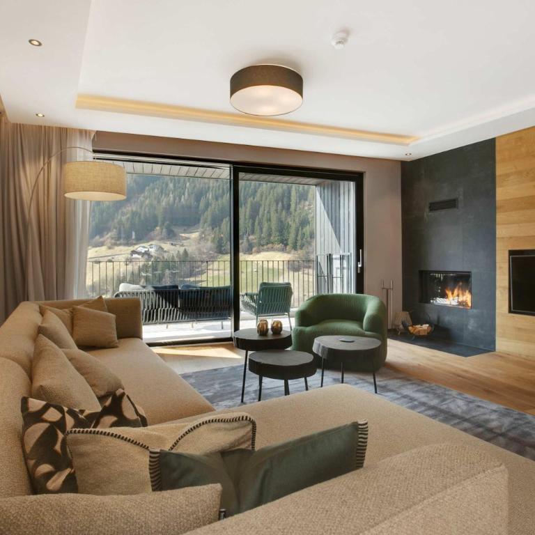 Alpine Chic - Fireplace Views & Ski Resorts - Apartment - 3