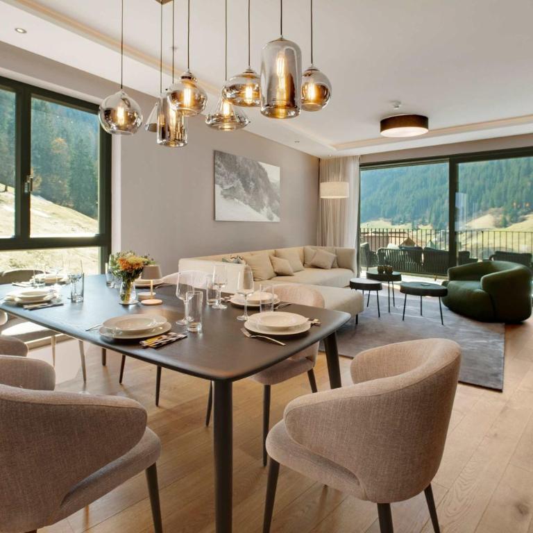 Alpine Chic - Fireplace Views & Ski Resorts - Apartment - 1