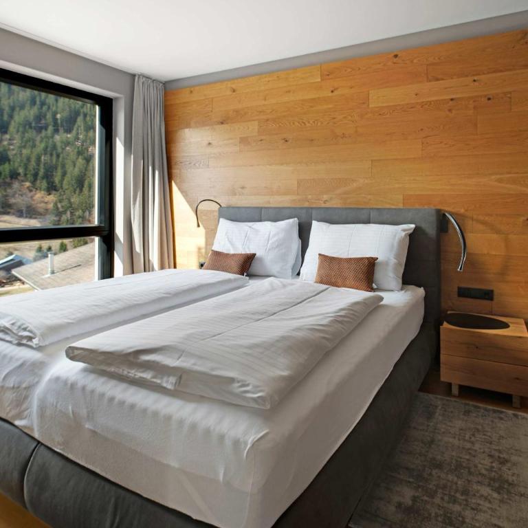 Alpine Chic - Fireplace Views & Ski Resorts - Apartment - 6