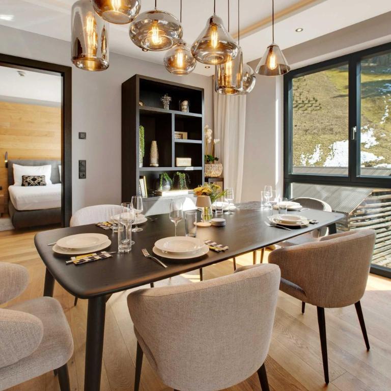 Alpine Chic - Fireplace Views & Ski Resorts - Apartment - 12