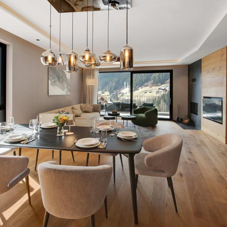 Alpine Chic - Fireplace Views & Ski Resorts - Apartment - 24