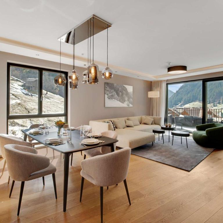 Alpine Chic - Fireplace Views & Ski Resorts - Apartment - 26