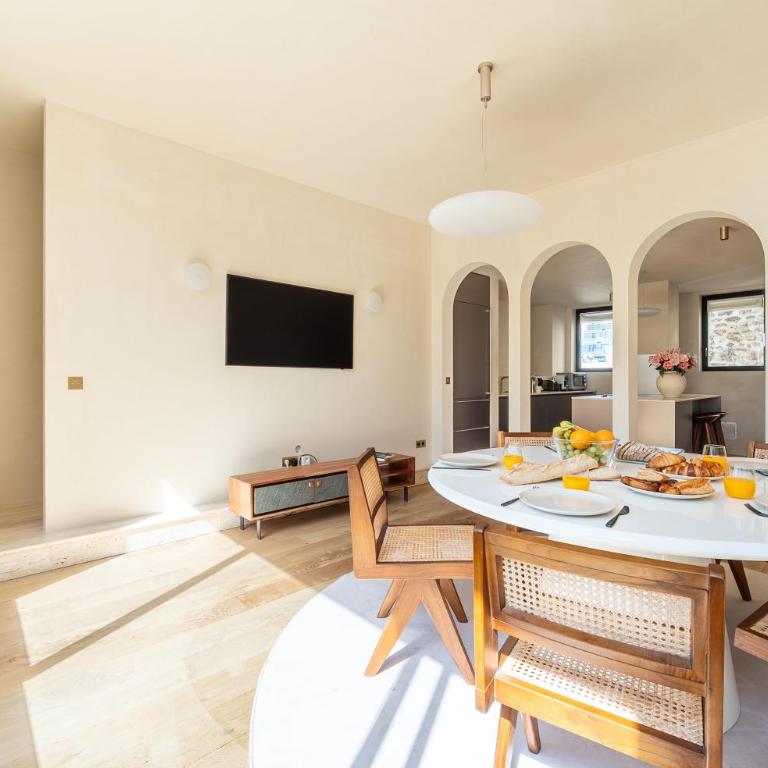 Lease Mobility l Champs-Elysée & Eiffel View l Triplex 2BR & Rooftop - Two-Bedroom Apartment with City View - 5