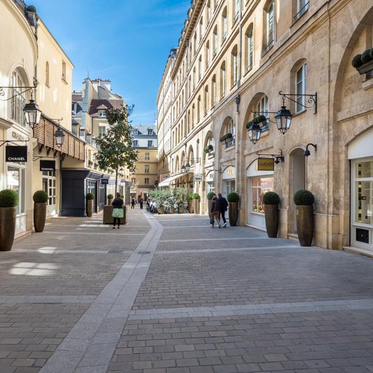 Lease Mobility l Champs-Elysée & Eiffel View l Triplex 2BR & Rooftop - Two-Bedroom Apartment with City View - 15