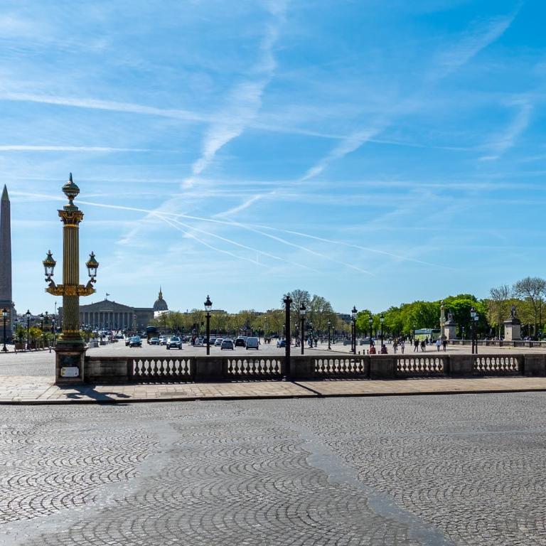 Lease Mobility l Champs-Elysée & Eiffel View l Triplex 2BR & Rooftop - Two-Bedroom Apartment with City View - 30