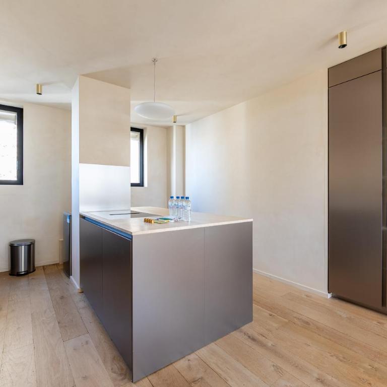 Lease Mobility l Champs-Elysée & Eiffel View l Triplex 2BR & Rooftop - Two-Bedroom Apartment with City View - 18