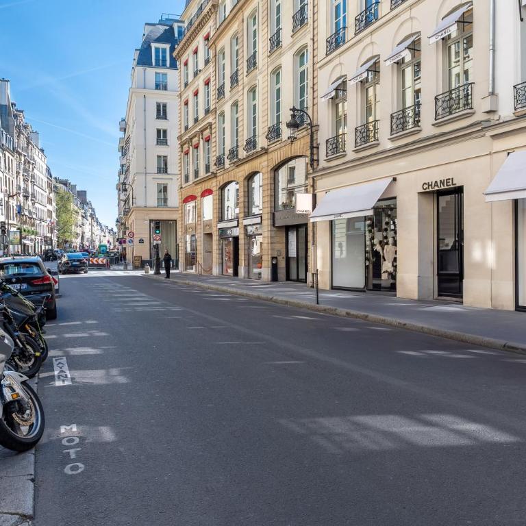 Lease Mobility l Champs-Elysée & Eiffel View l Triplex 2BR & Rooftop - Two-Bedroom Apartment with City View - 41