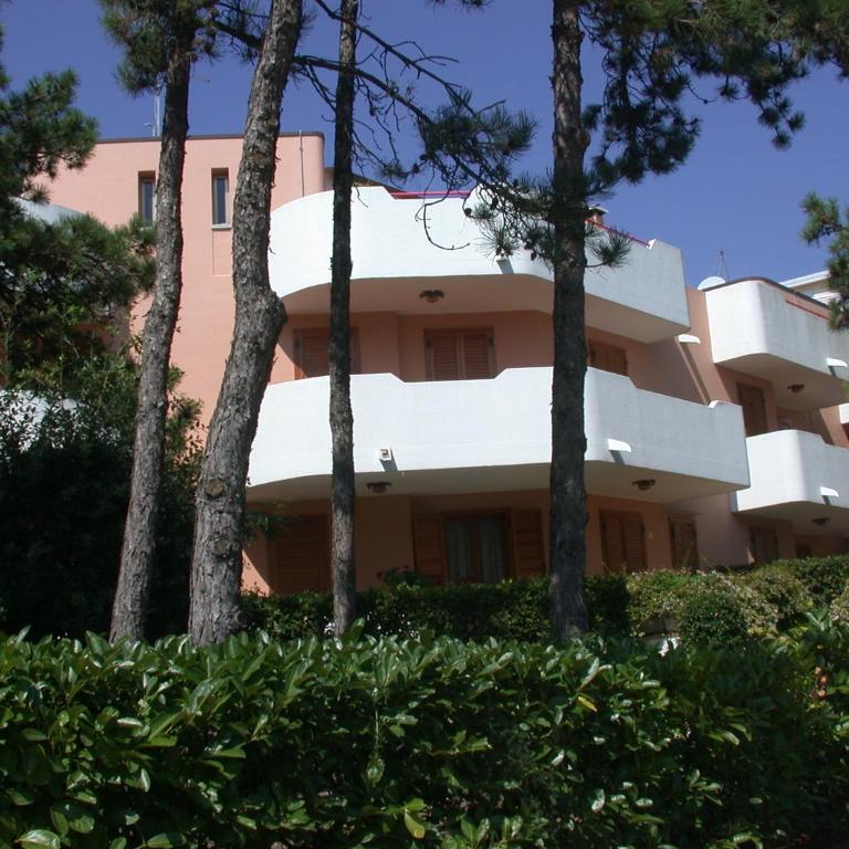 Villa Pineta Mare - Appartamento con 2 Camere da Letto e Vista Giardino - 1