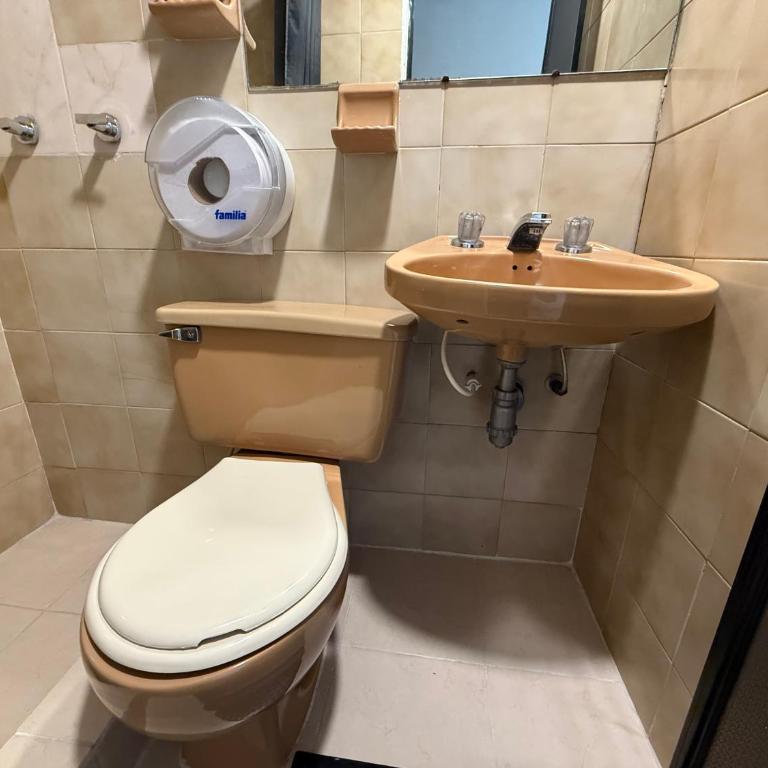 Hotel Suite Centro Bogotá - Habitación Doble con baño privado - 8