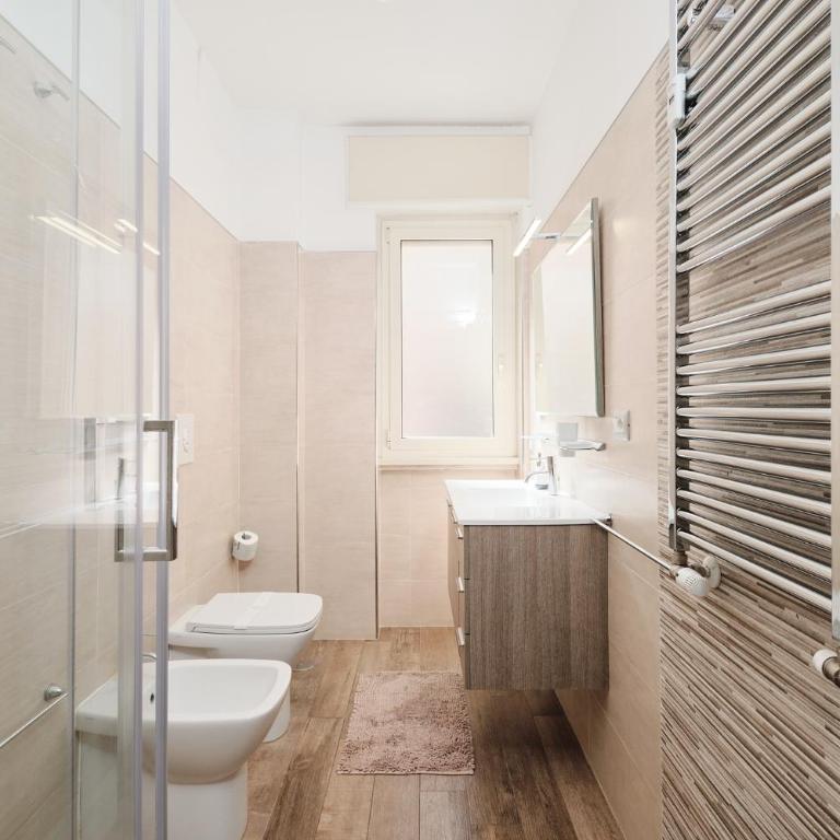 A few minutes from the Colosseum - Free Wi-Fi & Netflix - Appartamento con 2 Camere da Letto - 3