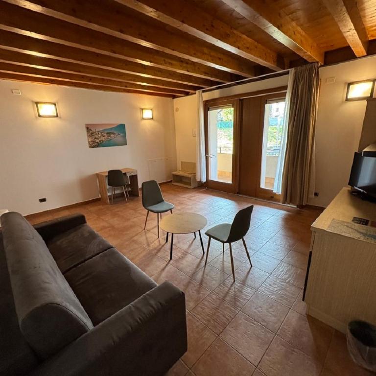 Kairos Garda Hotel - Be Happy Hotels - Quadruple Room - Dependance A - 2