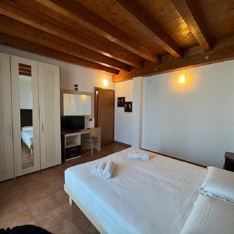 Kairos Garda Hotel - Be Happy Hotels - Quadruple Room - Dependance A - 5