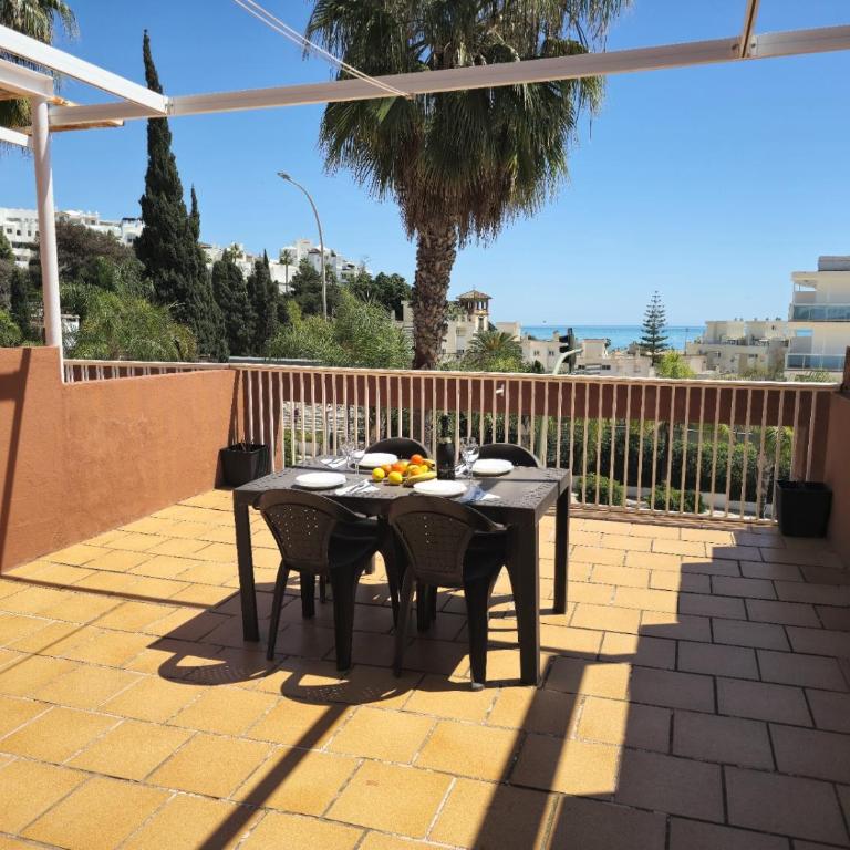 Villa Fran Coastal Elegance Stylish apartment with sea views and seasonal pool, large terrace BY NAMASTE ELITE - Apartamento de 3 dormitorios - 15