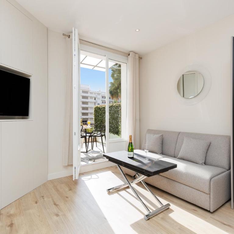 Palais Miramar YourHostHelper - One-Bedroom Apartment - 1