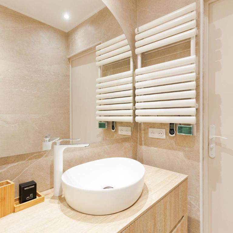 Palais Miramar YourHostHelper - One-Bedroom Apartment - 21