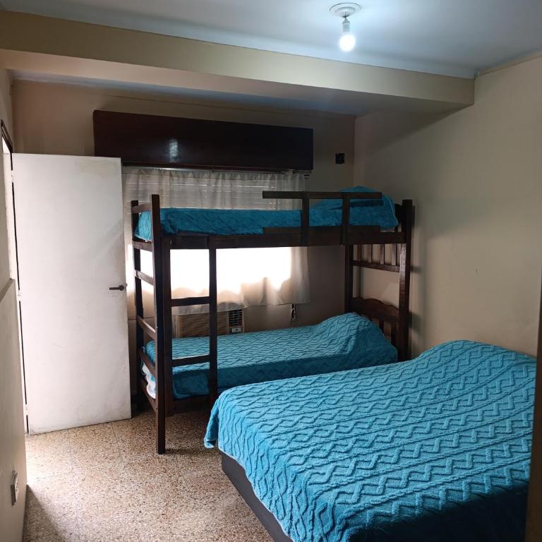 Tu Hostel Tucuman - Quadruple Room with Shared Bathroom - 1
