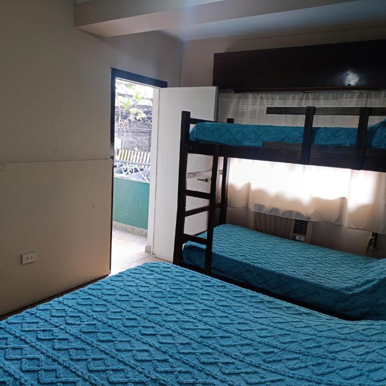 Tu Hostel Tucuman - Quadruple Room with Shared Bathroom - 3