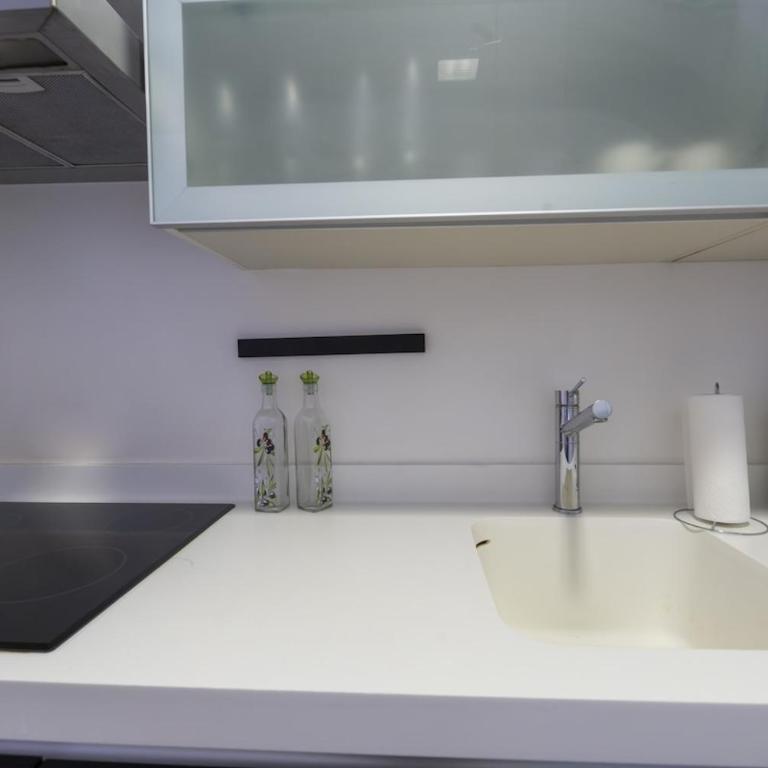 Temporary 3-bedroom duplex in downtown Madrid BAS159 - Three-Bedroom Apartment - 38