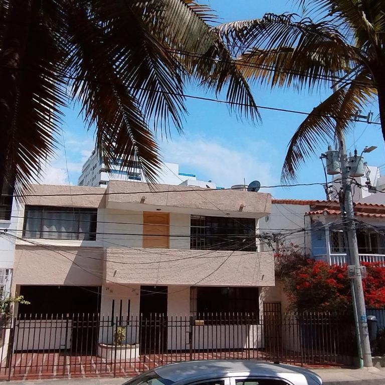 Alojamiento familiar a pocos pasos de la hermosa bahia de manga - Apartamento - 1