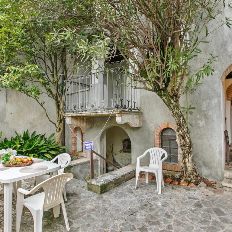 Teseo House | Lake View & Terrace - Happy Rentals - Casa Vacanze - 2