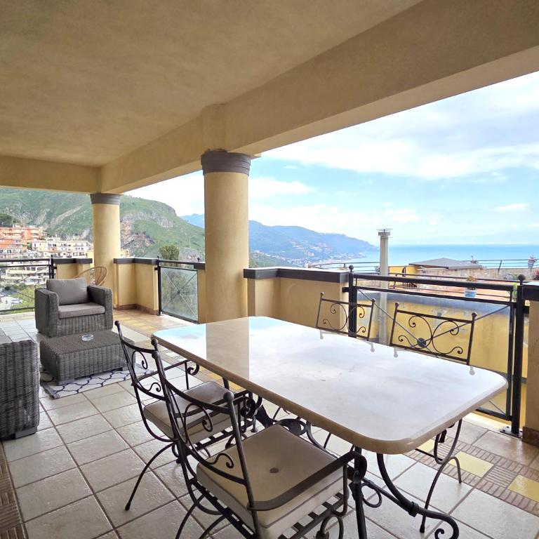 Taormina Ibiscus Apartment by Taormina Holidays - Appartamento con 2 Camere da Letto - 5