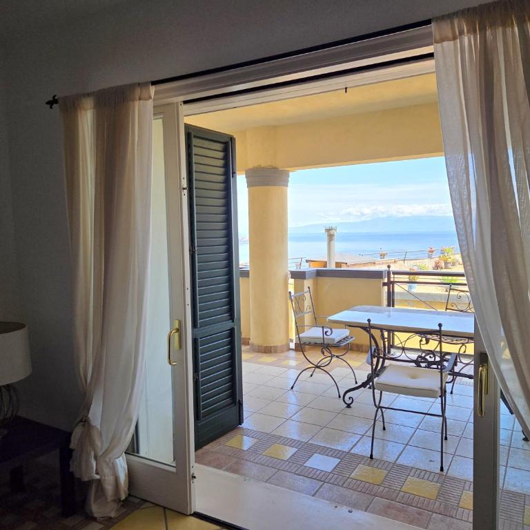 Taormina Ibiscus Apartment by Taormina Holidays - Appartamento con 2 Camere da Letto - 2