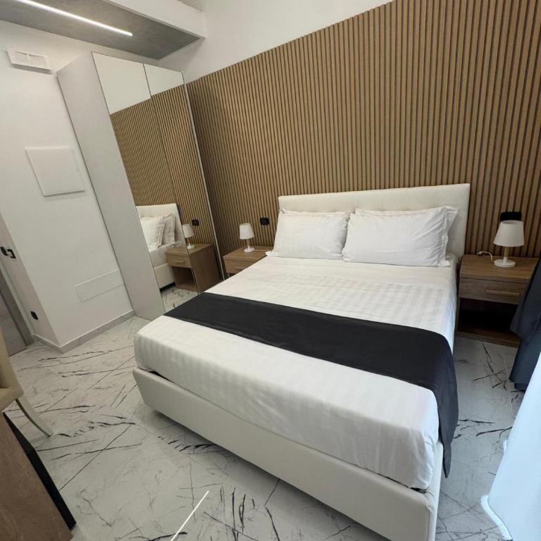 Hotiday Room Collection - Napoli Sant'Arcangelo - Camera Matrimoniale Deluxe - 6