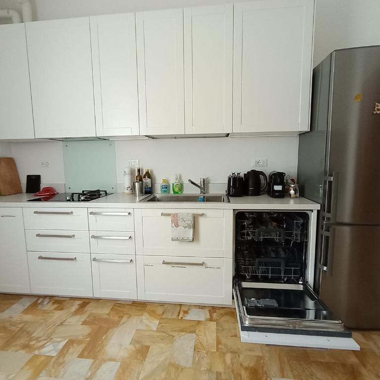 Family Haven a roomy and cosy suite just 200 mt from Lake Como with free parking garage! - Appartamento con 2 Camere da Letto - 7