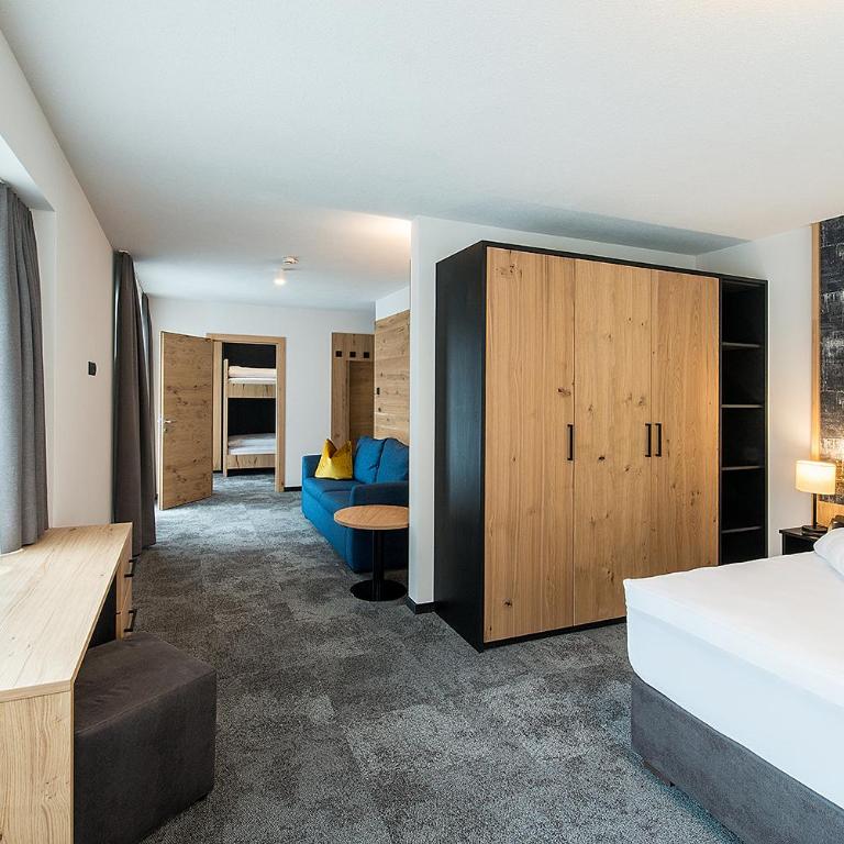 Arthur's Hotel und Apartments am Achensee - Familienzimmer mit Balkon - 8