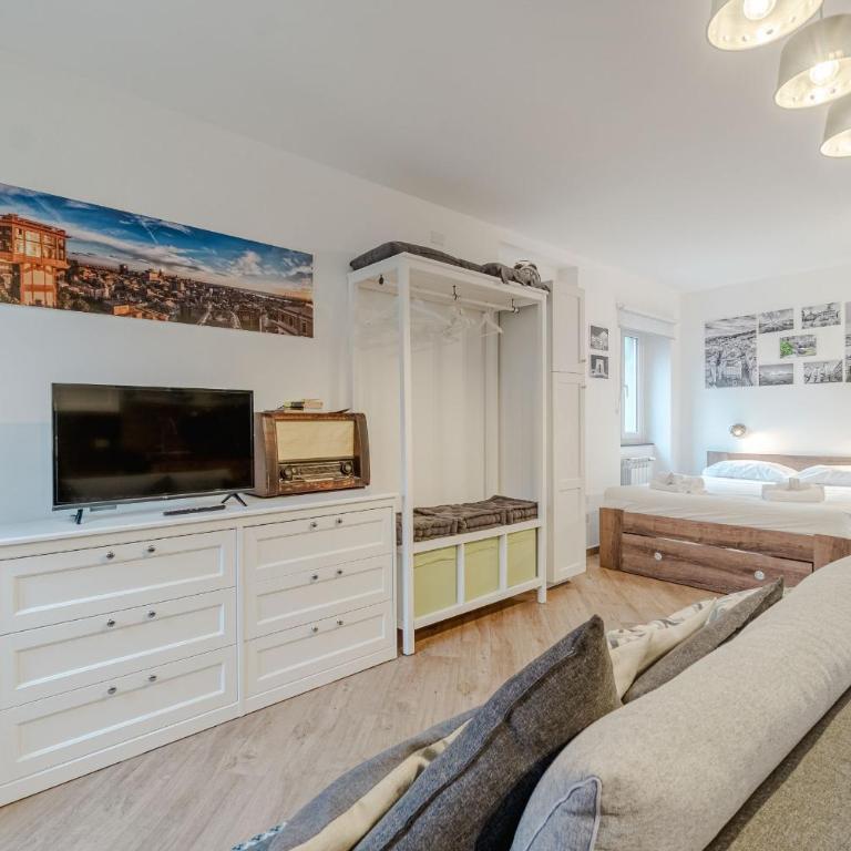 GuestHost-Central Apartment - One-Bedroom Apartment - 2