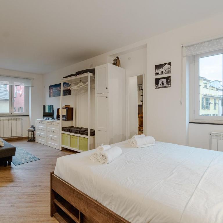 GuestHost-Central Apartment - One-Bedroom Apartment - 9