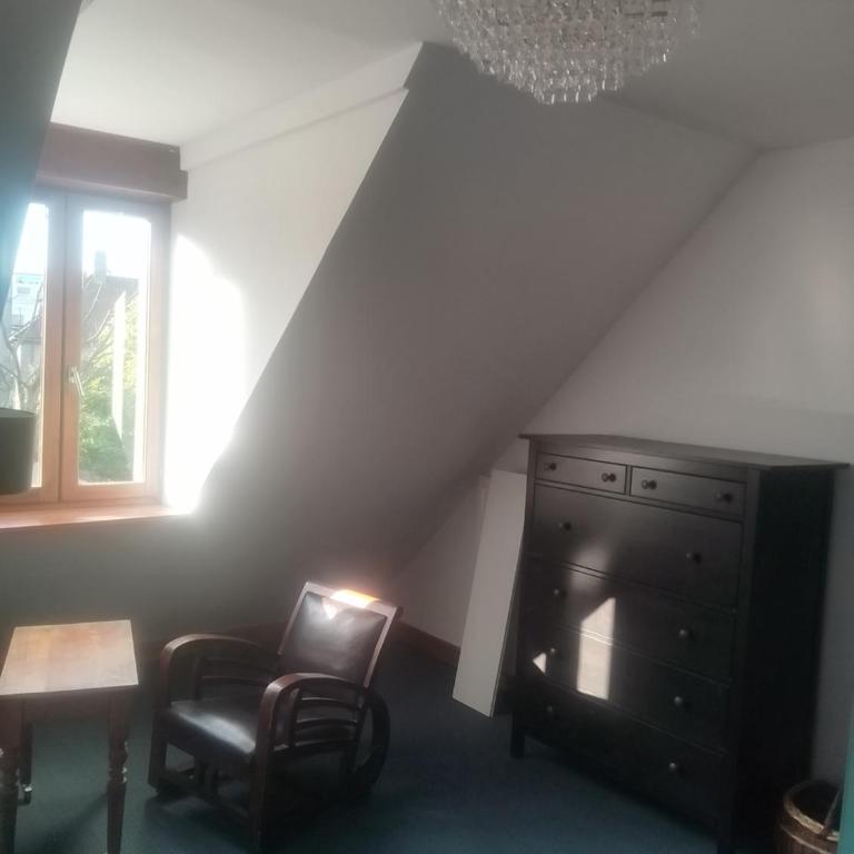M2Couronne - Chambre Simple - Vue sur Jardin - 2
