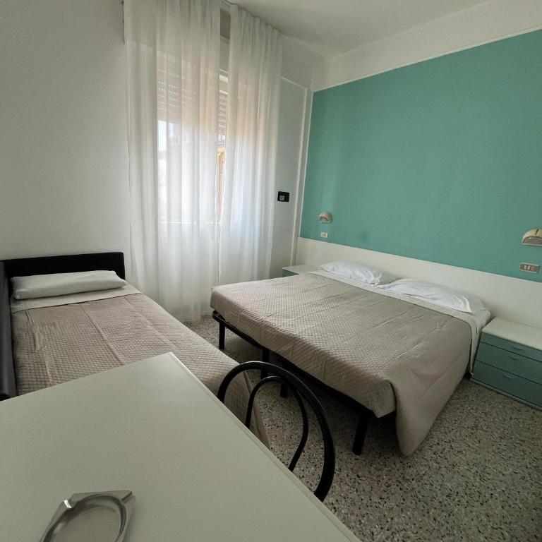 Hotel Cavallino Bianco Rimini - Camera Tripla Economy - 1