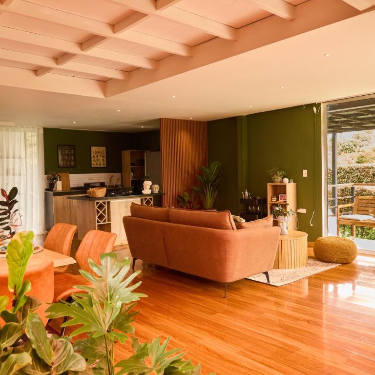 Luxury Accommodation Santa Elena, Medellin - Casa de 3 dormitorios - 1