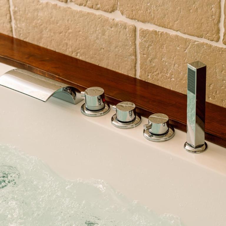 Talassa - Dimora di Charme Suite con vasca idromassaggio - Deluxe Suite with Spa Bath - 52