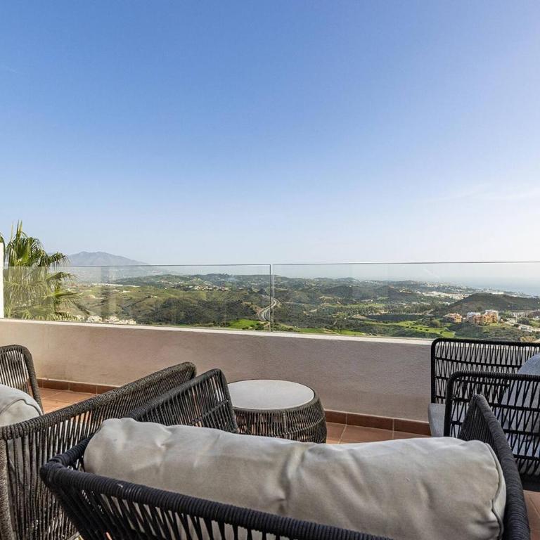 102 La Cala Hills Club 2 Bed Duplex Penthouse Sea Views and Hot Tub for hire 35EUR per night - Apartamento de 2 dormitorios - 2