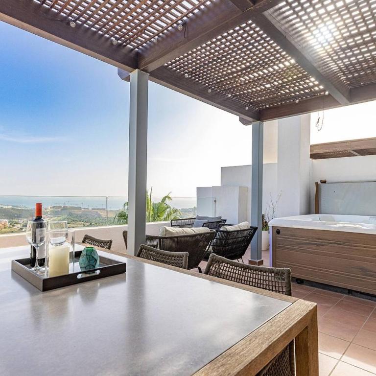 102 La Cala Hills Club 2 Bed Duplex Penthouse Sea Views and Hot Tub for hire 35EUR per night - Apartamento de 2 dormitorios - 40