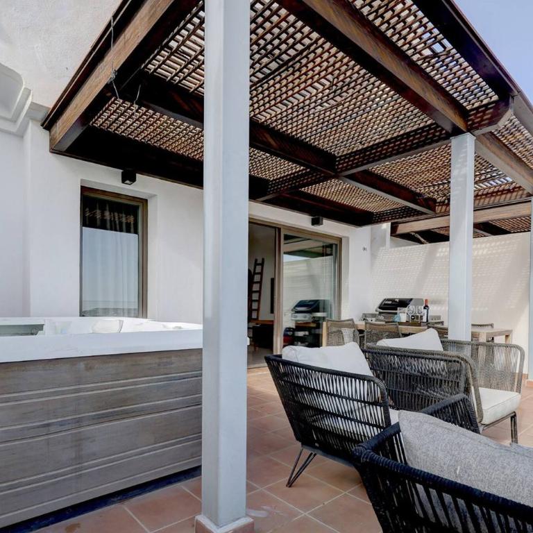 102 La Cala Hills Club 2 Bed Duplex Penthouse Sea Views and Hot Tub for hire 35EUR per night - Apartamento de 2 dormitorios - 39