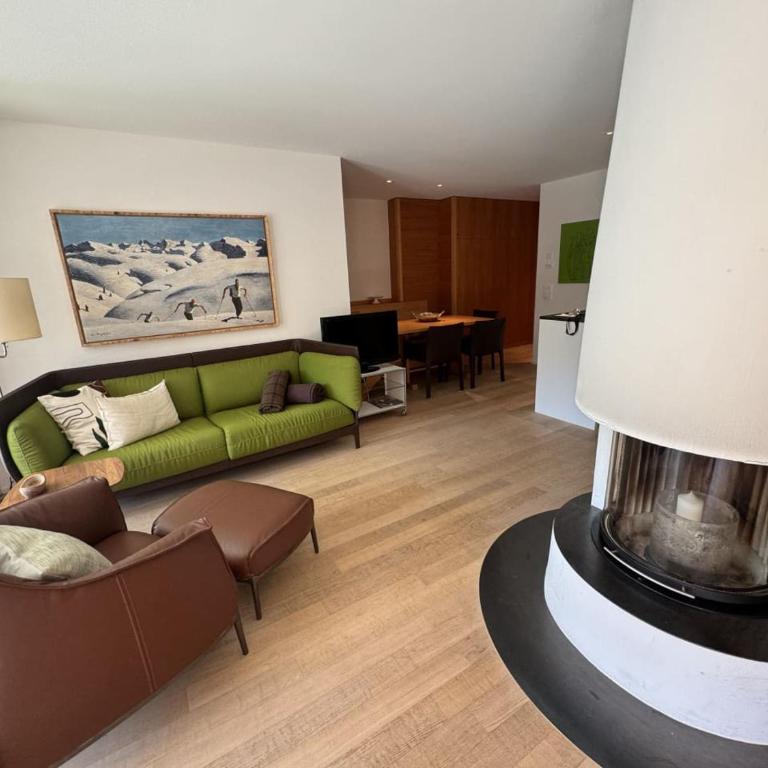 Sleek Mountain Escape Light and Airy - Apartment - 1