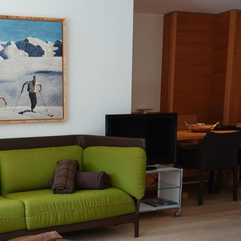 Sleek Mountain Escape Light and Airy - Apartment - 18