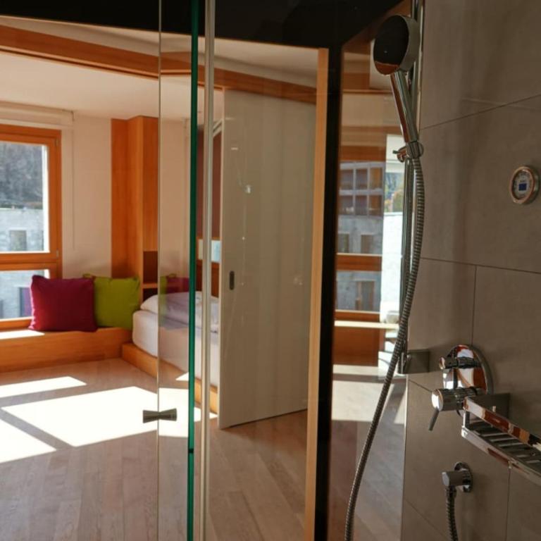 Sleek Mountain Escape Light and Airy - Apartment - 8