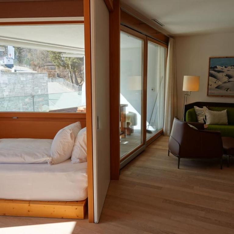 Sleek Mountain Escape Light and Airy - Apartment - 7