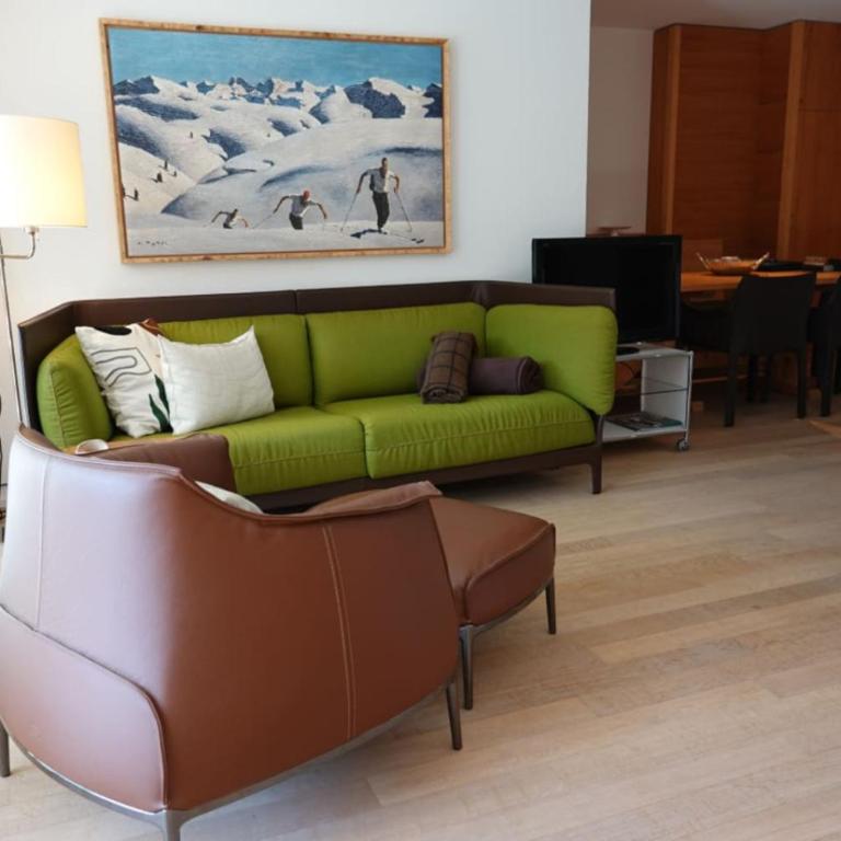 Sleek Mountain Escape Light and Airy - Apartment - 6